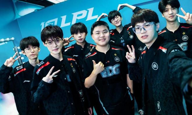 更是对足球 更是对足球